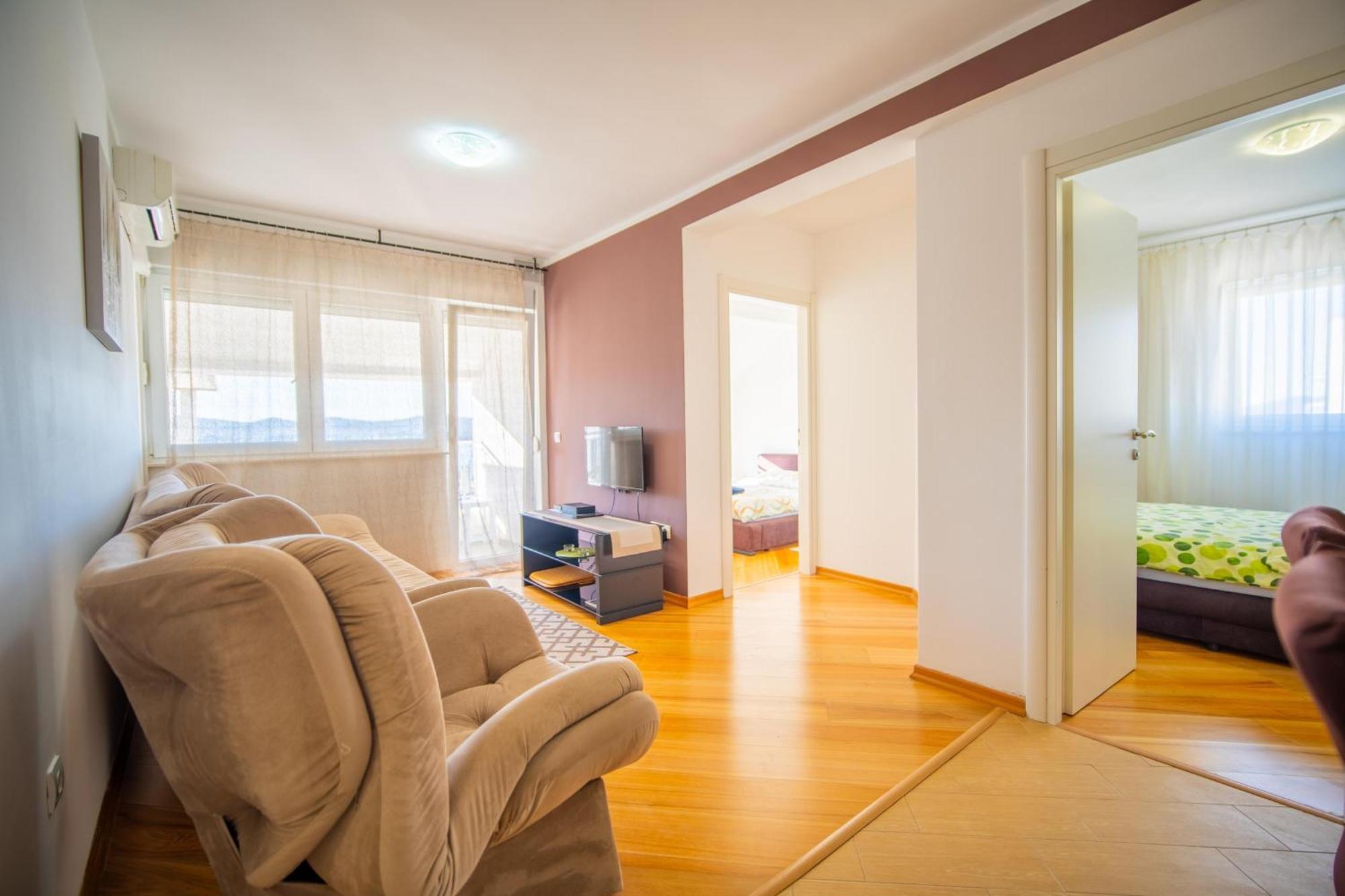 Apartman Centar ติวัต ภายนอก รูปภาพ