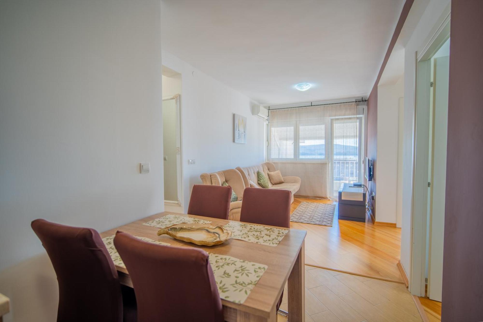 Apartman Centar ติวัต ภายนอก รูปภาพ
